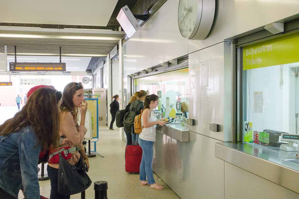 アベイロ駅の切符売場