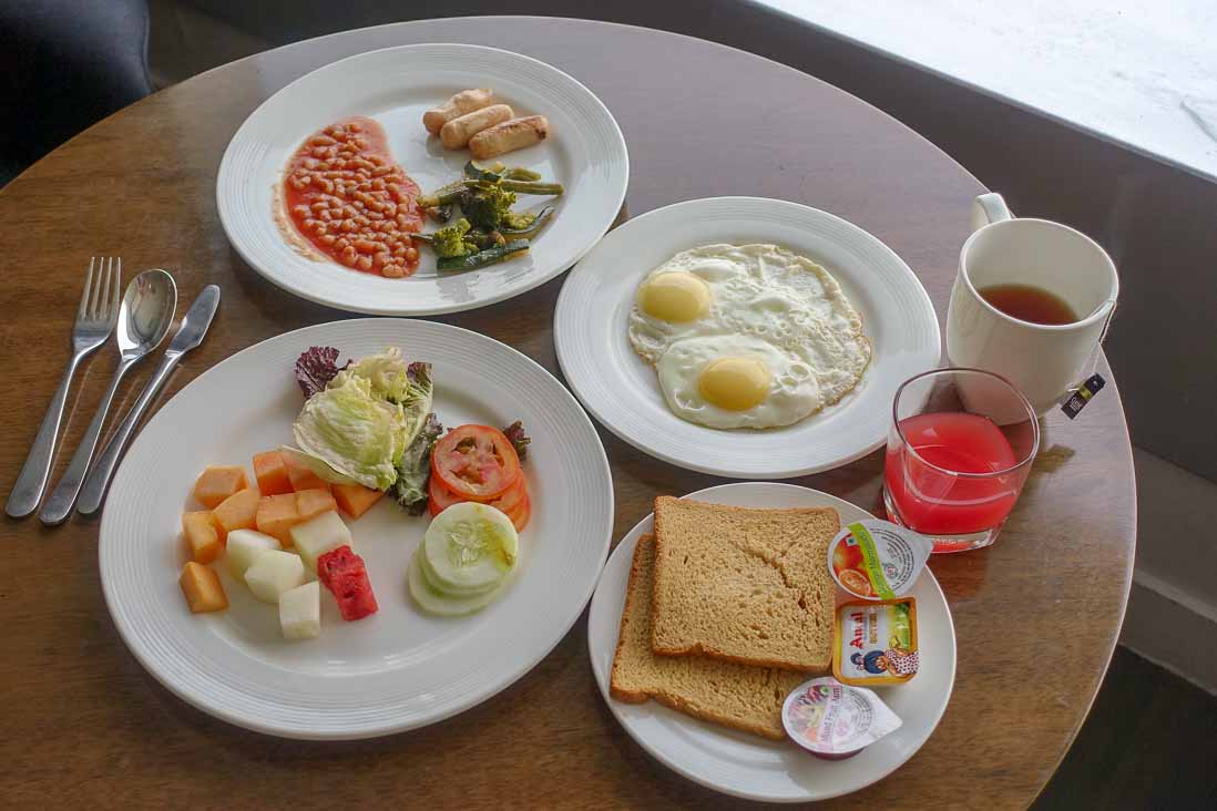 インディラ ガーンディー国際空港のホリデイインエキスプレスの朝食２