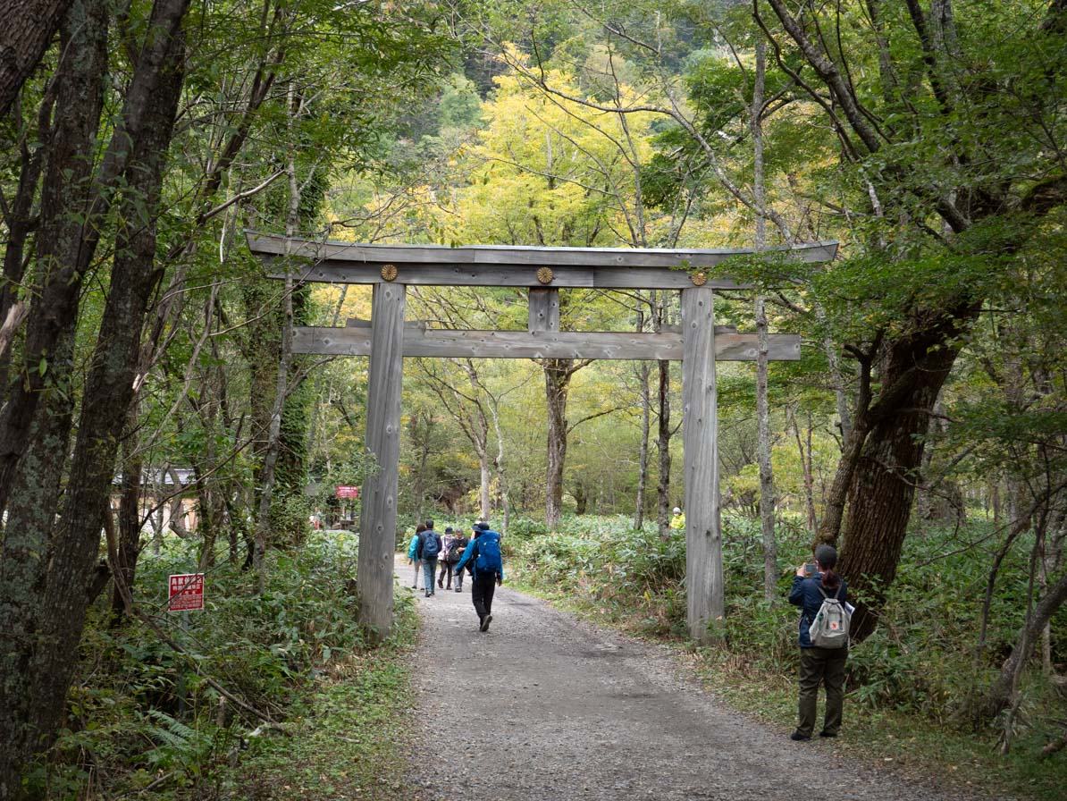 明神池の穂髙神社奥宮