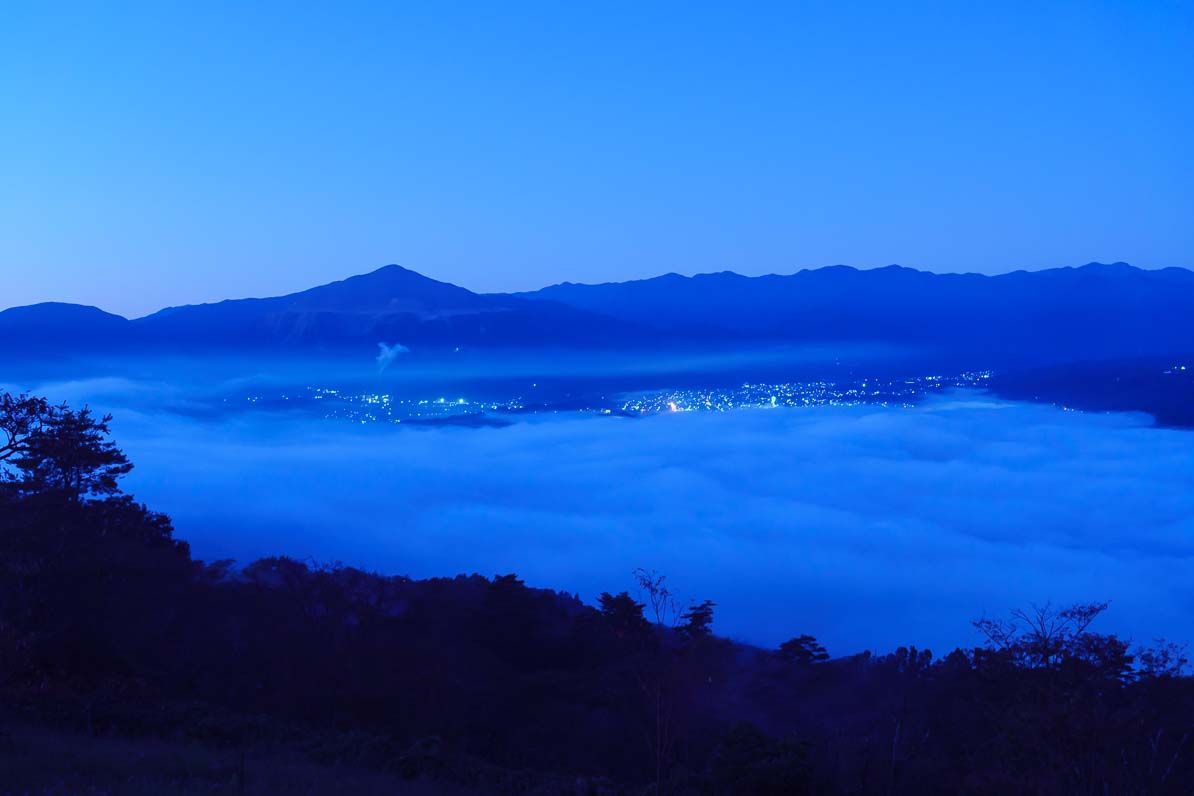 秩父市の美の山公園から見た夜明け前の雲海