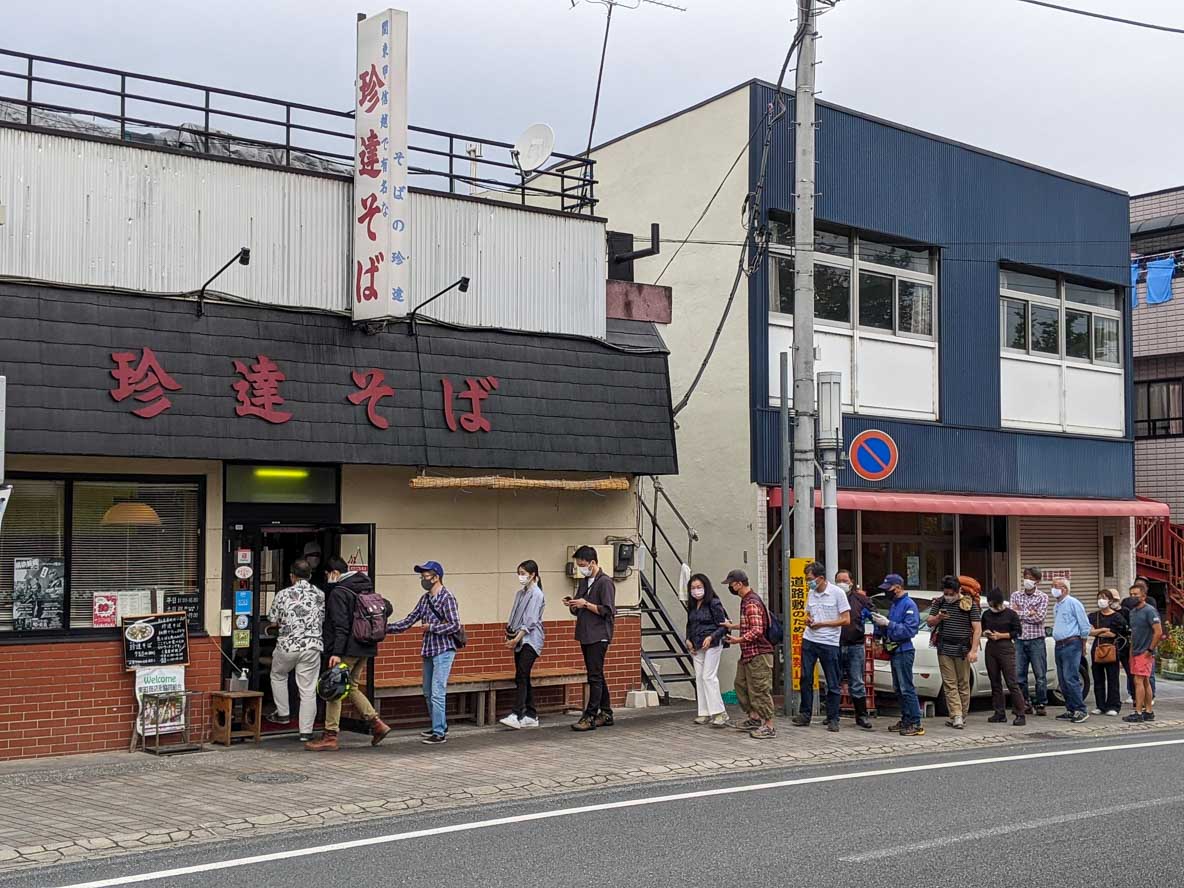 御花畑駅近くの人気の麺の店、珍達そば