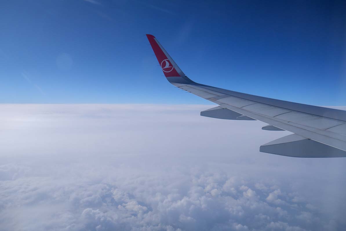 イスタンブールからスペインへの地中海上空は雲の上