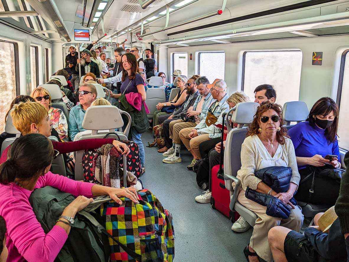 スペインでは電車内でマスクをしてる人はほとんどいない