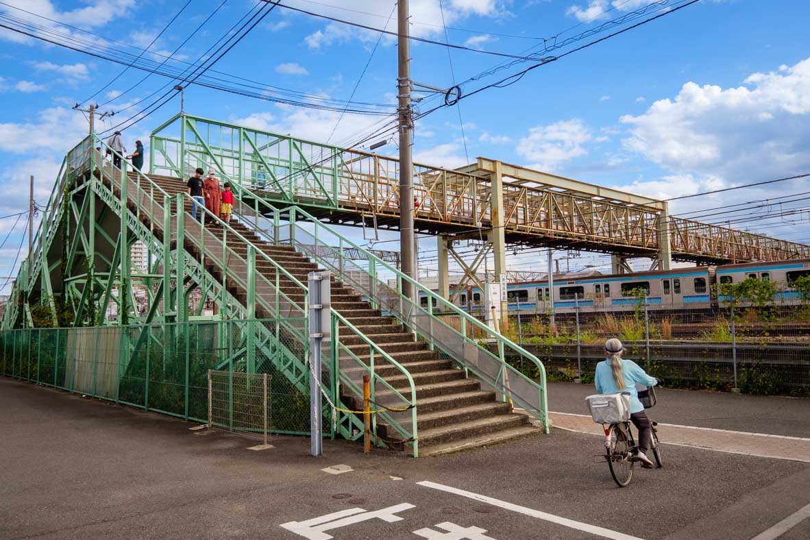 三鷹の跨線橋