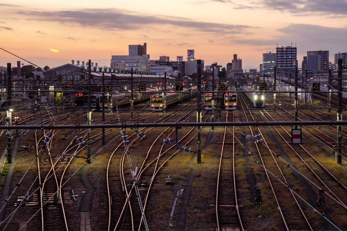 三鷹駅の夕景